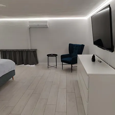 아파트 Delph's House