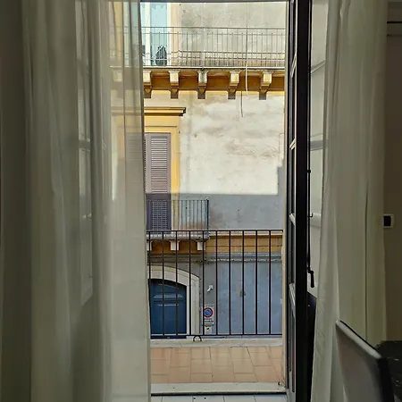 아파트 Delph's House